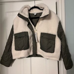 Size XL Athleta Women’s Two-Tone Sherpa Jacket with Pockets